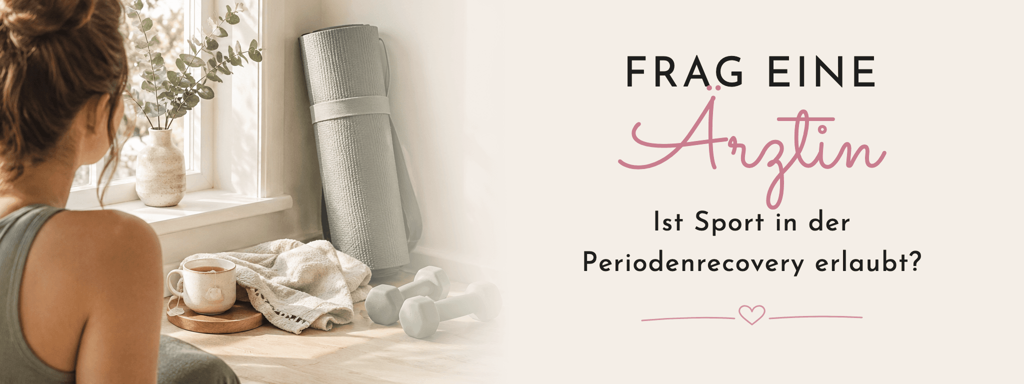 Frag eine Ärztin: Ist Sport in der Periodenrecovery erlaubt? Periode wieder bekommen trotz Sport – Blogbanner von FemBaLina mit Yogamatte und einer Frau am Fenster